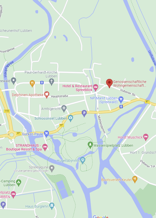 Bild: Kartenausschnitt von Lübben im Spreewald mit markierter "Genossenschaftlicher Wohngemeinschaft", nahe der Gubener Straße. Zu sehen sind u.a. die Schlossinsel, das Hügellabyrinth, der NP-Markt, Restaurants, Apotheken und touristische Ziele wie der Wasserspielplatz und Bootsverleih.
