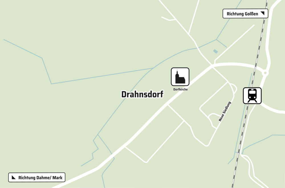 Bild: Kartenausschnitt von Drahnsdorf in Brandenburg, Deutschland, der die Neue Siedlung zeigt. Eine Kirche und der Bahnhof ist in unmittelbarer Nähe der Siedlung abgebildet. Pfeile zeigen in Richtung Golßen und Dahme/Mark.