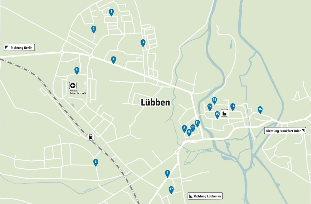 Bild: Vereinfachter Stadtplan von Lübben (Spreewald) mit markierten Sehenswürdigkeiten, darunter die Spreewaldklinik und der Bahnhof sowie 17 nummerierte Wohngebiete. Pfeile zeigen die Richtungen nach Berlin, Frankfurt (Oder) und Lübbenau.,